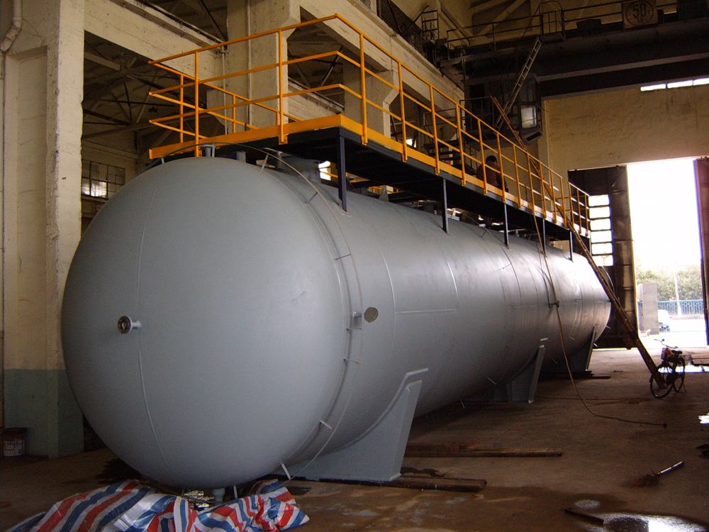 <b>合理選配鍋爐容量 對于鍋爐容量設計的選配，過(guò)去往往按規范要求，依據最大熱負荷來(lái)確定鍋爐容量，熱負荷的波動(dòng)只能通過(guò)鍋爐燃燒來(lái)調整相匹配，不但加大了成本投資，而且鍋爐常</b>