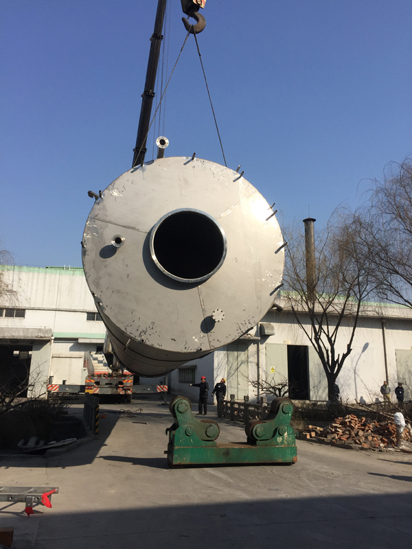 <b>不銹鋼、碳鋼制槽車(chē)、臥式立式貯罐、高位槽、計量罐。特殊規格可按用戶(hù)需求設計、制造。</b>